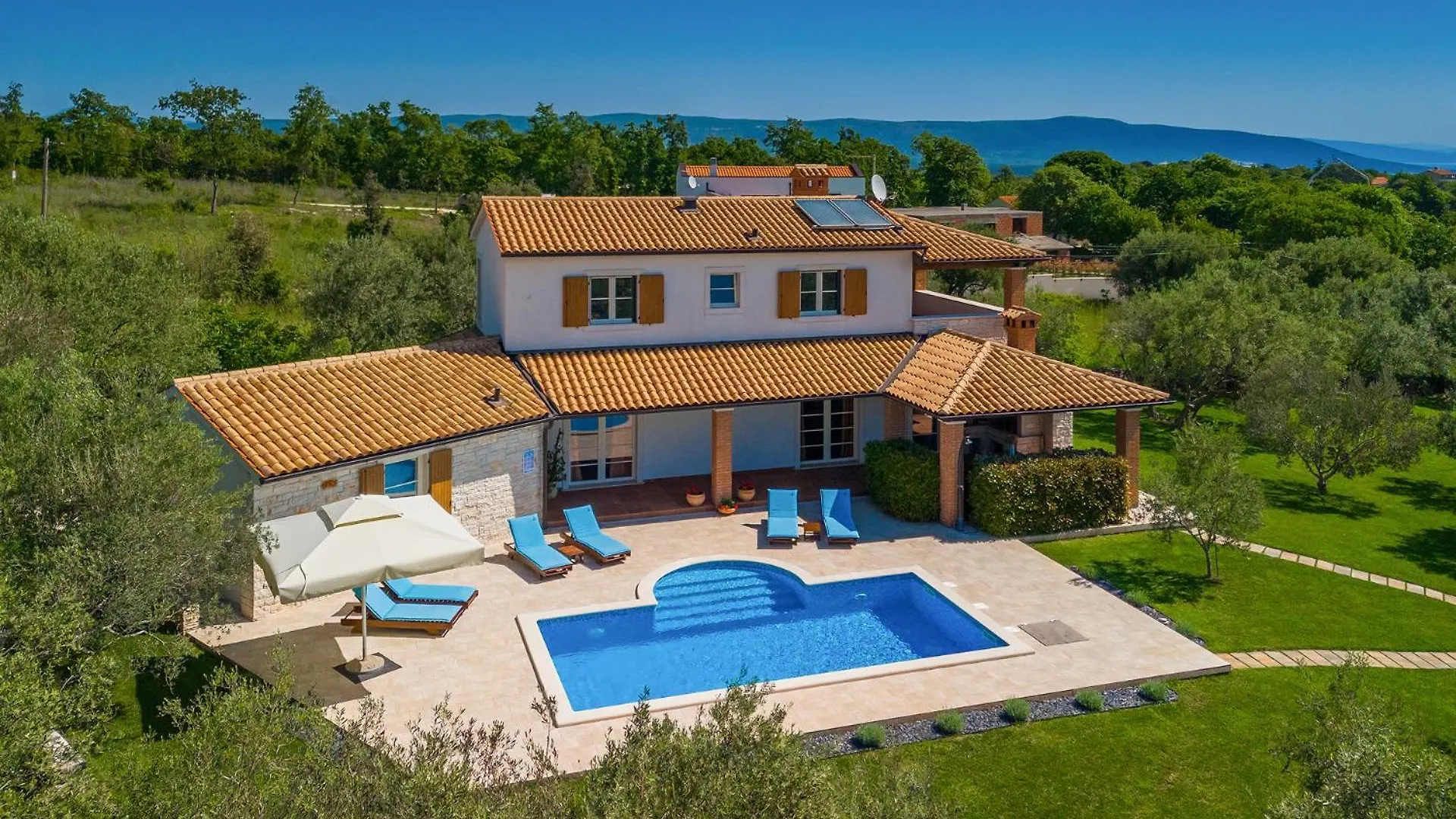 Villa Loverka Near Pula Only 3 Km From The Beach With Sea View Peruški