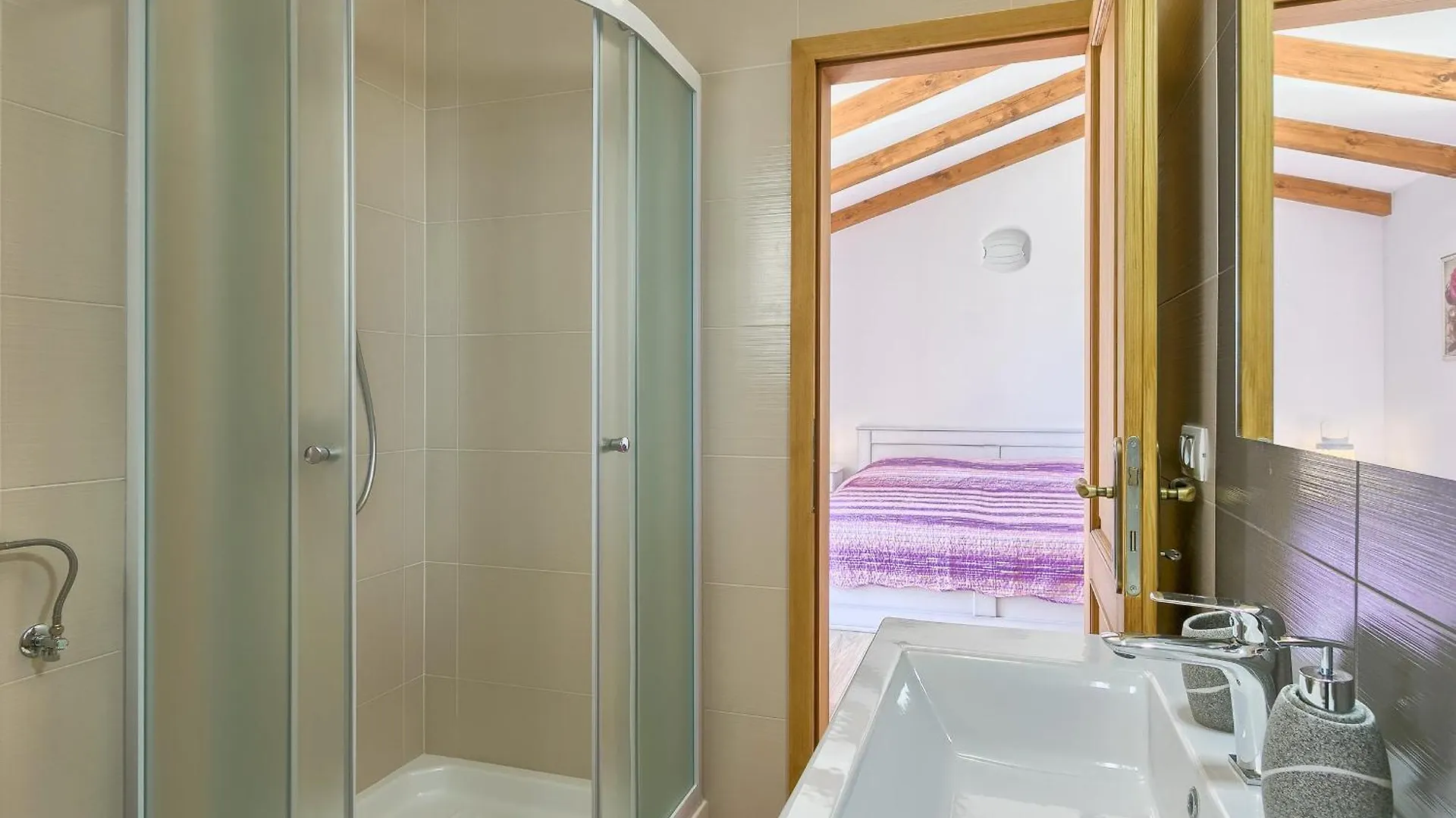 Villa Loverka Near Pula Only 3 Km From The Beach With Sea View Peruški