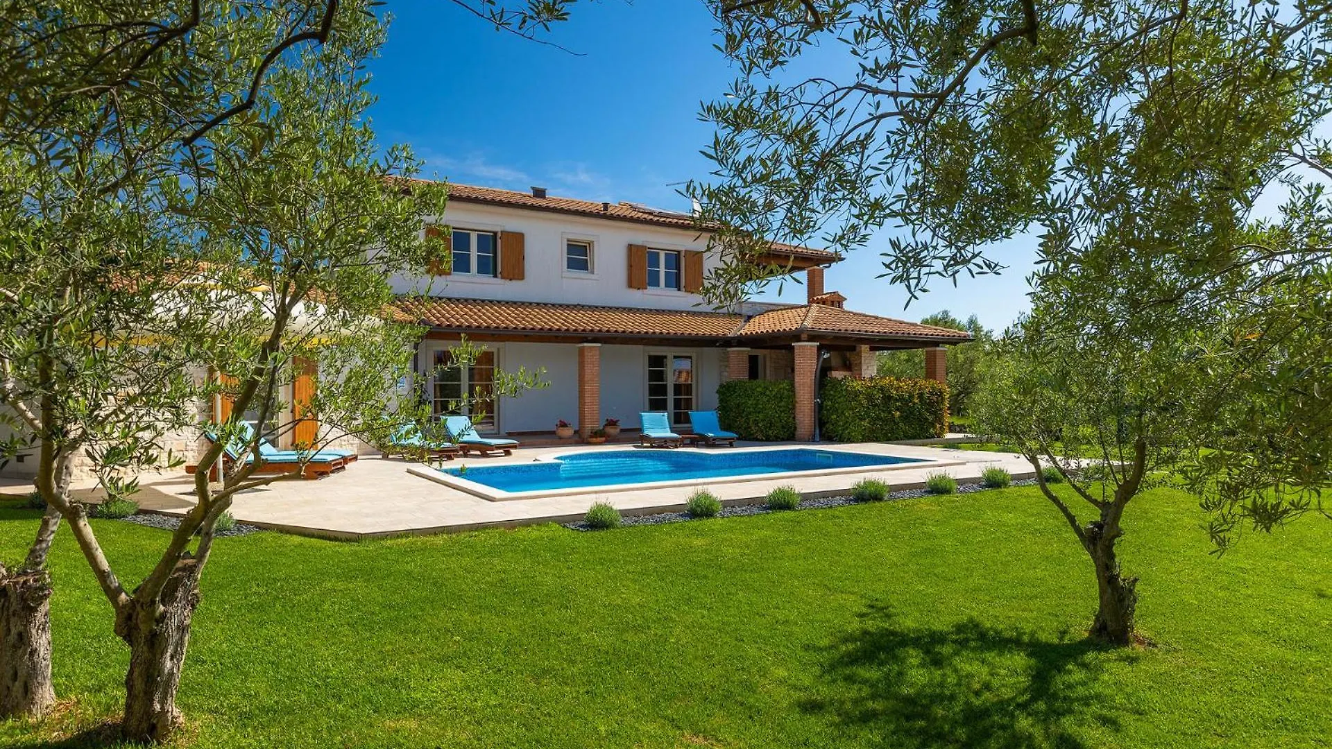 Villa Loverka Near Pula Only 3 Km From The Beach With Sea View Peruški