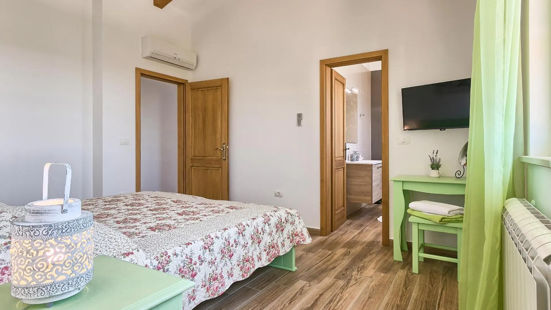 Villa Loverka Near Pula Only 3 Km From The Beach With Sea View Peruški